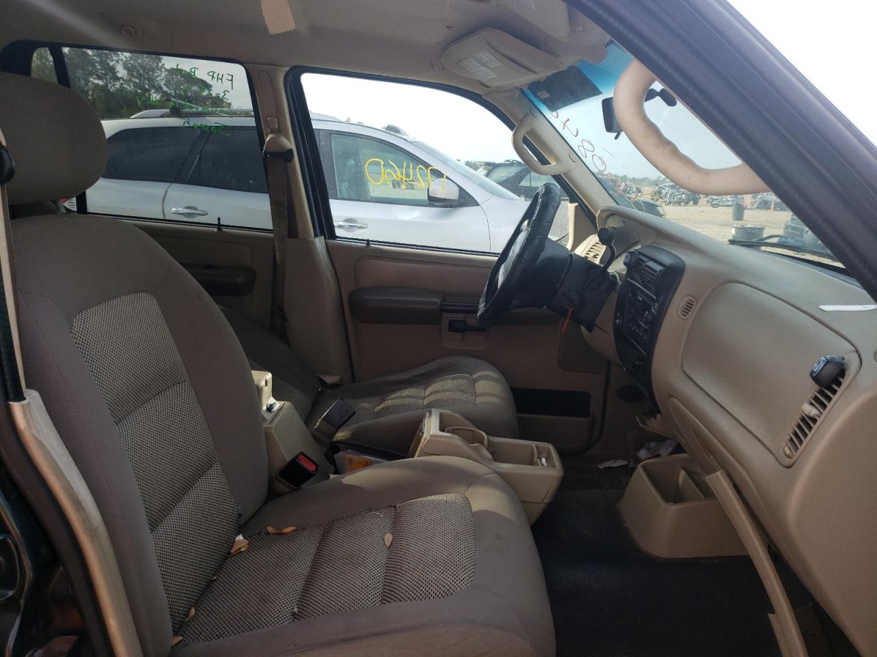 Photo 5 from auction – 2004 FORD EXPLORER S with VIN 1FMZU67K14UA69277