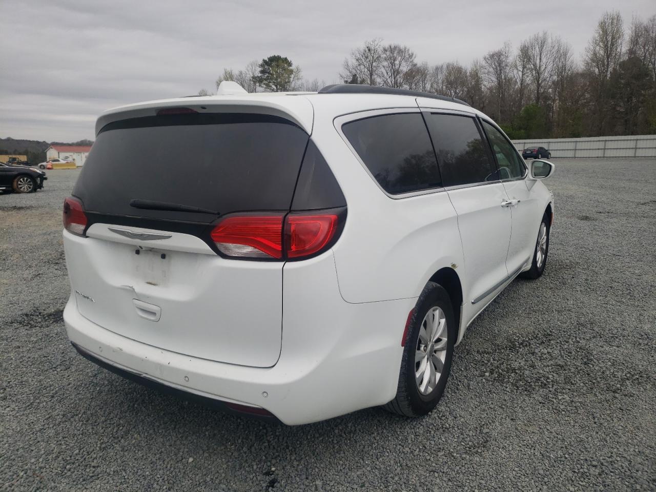 Photo 4 from auction – 2017 CHRYSLER PACIFICA T with VIN 2C4RC1BG0HR564554