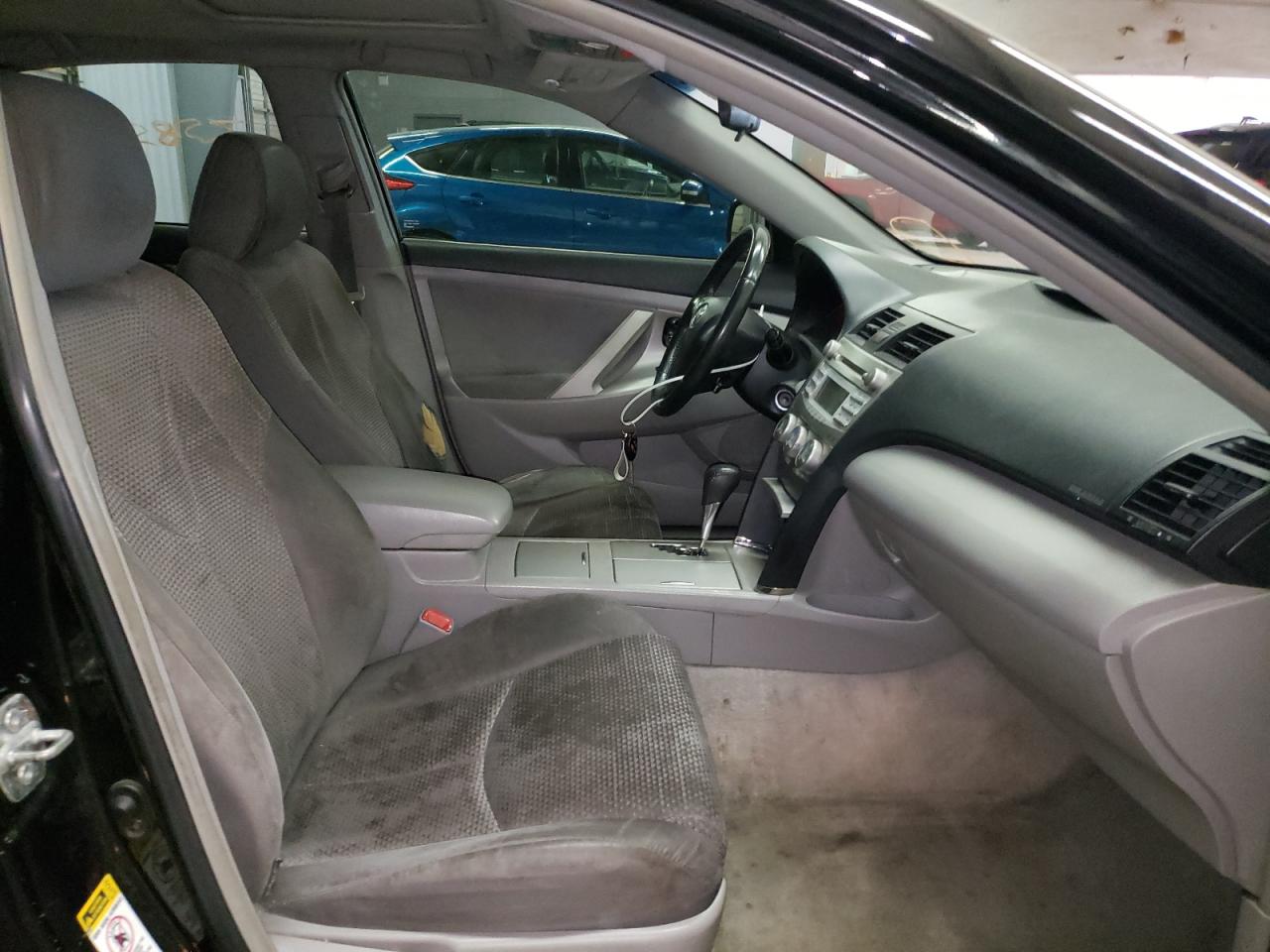 Photo 5 from auction – 2011 TOYOTA CAMRY BASE with VIN 4T1BF3EK2BU118013