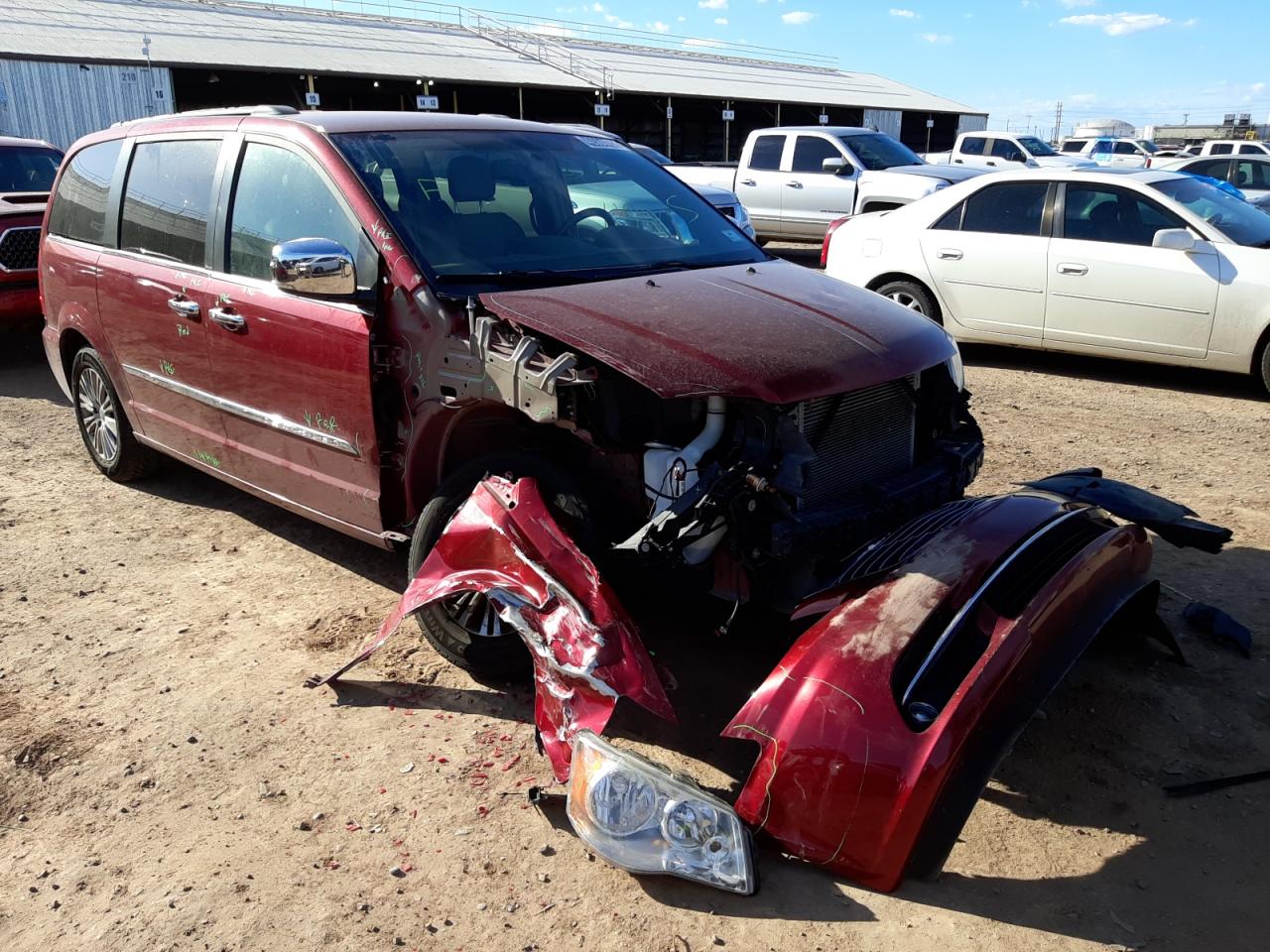CHRYSLER TOWN & COU 2013 with VIN 2C4RC1CG3DR572642 - Photo from auction