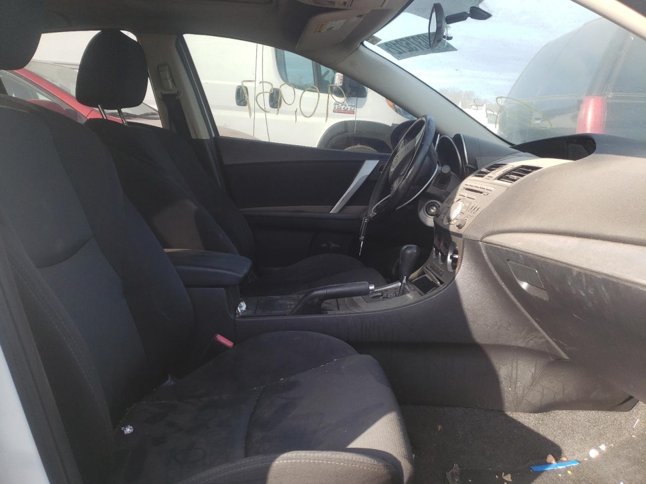 Photo 5 from auction – 2011 MAZDA 3 S with VIN JM1BL1U58B1470799
