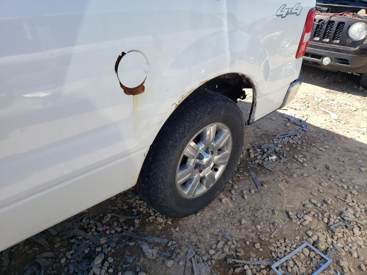 Photo 9 from auction – 2005 FORD F150 with VIN 1FTRF14WX5NA42678