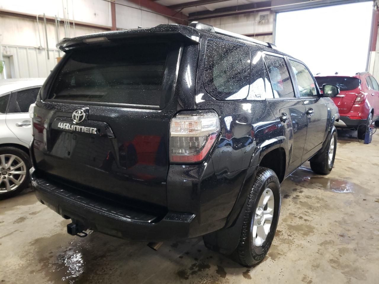 Photo 4 from auction – 2021 TOYOTA 4RUNNER SR with VIN JTEMU5JR1M5842446