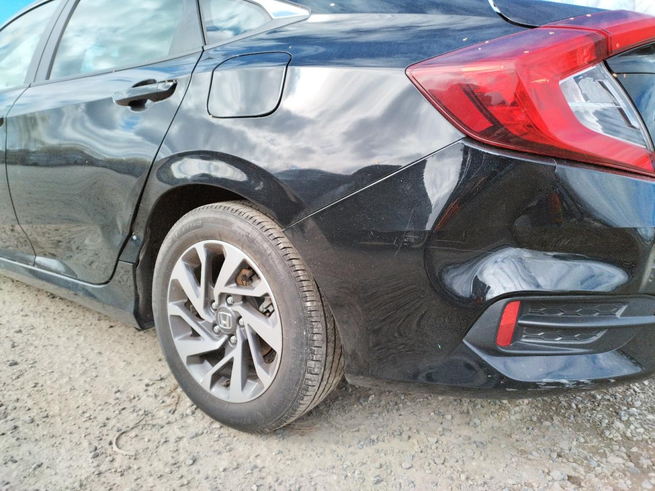 Photo 9 from auction – 2018 HONDA CIVIC EX with VIN 2HGFC2F70JH549780