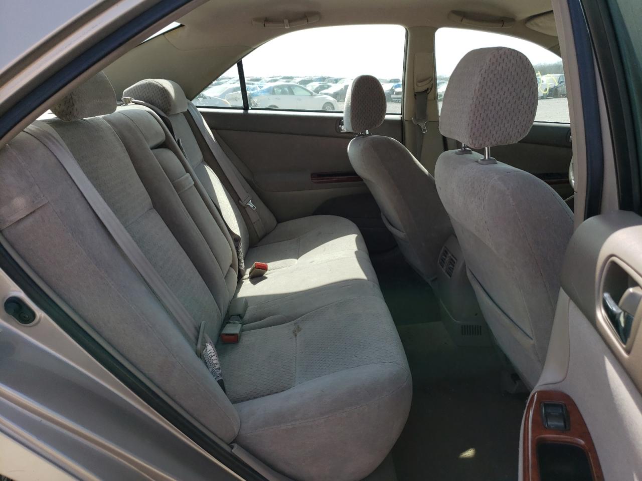 Photo 6 from auction – 2003 TOYOTA CAMRY LE with VIN 4T1BF32K73U042648