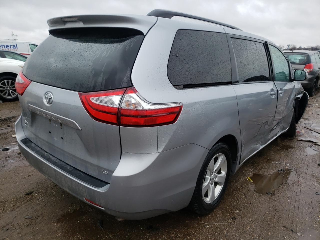 Photo 4 from auction – 2017 TOYOTA SIENNA LE with VIN 5TDKZ3DC1HS824697