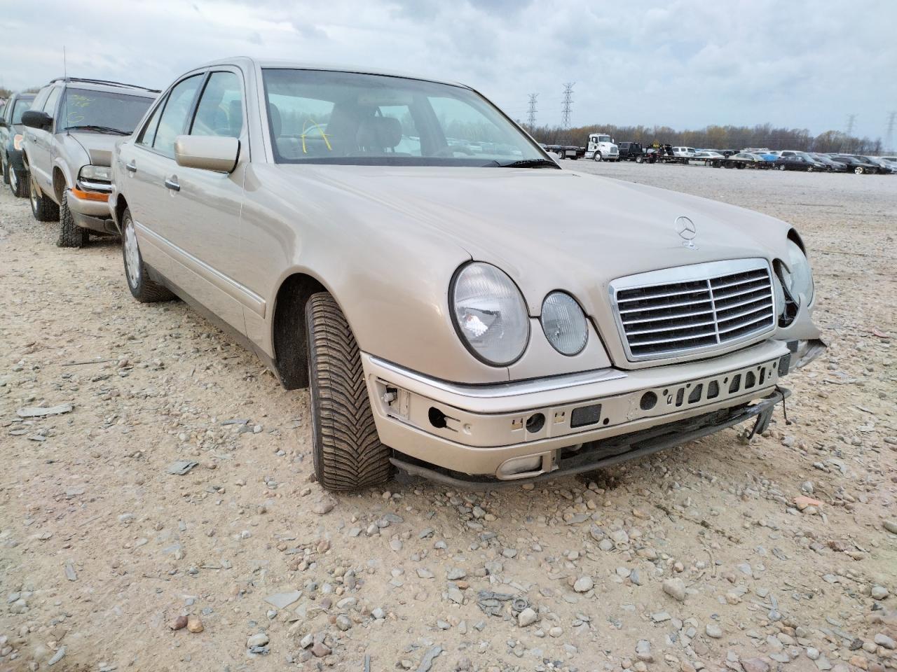 MERCEDES-BENZ E 320 1998 with VIN WDBJF65F0WA468296 - Photo from auction