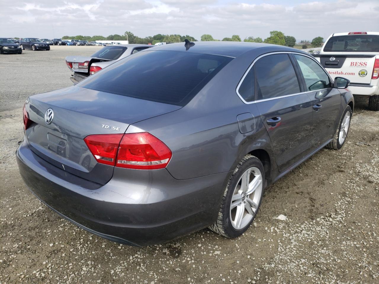 Photo 4 from auction – 2014 VOLKSWAGEN PASSAT SE with VIN 1VWBN7A33EC004512
