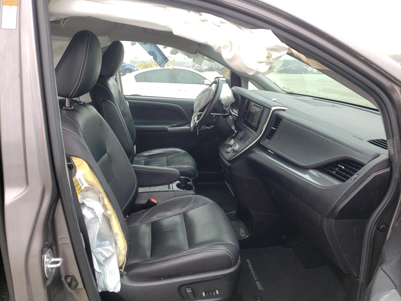 Photo 5 from auction – 2017 TOYOTA SIENNA SE with VIN 5TDXZ3DC9HS883986