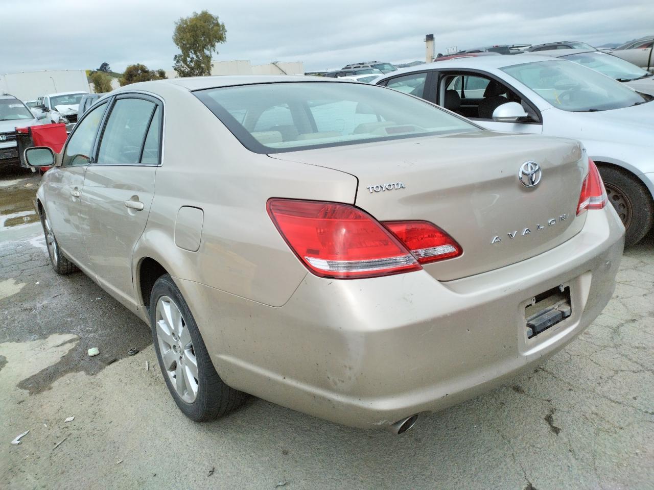 Photo 3 from auction – 2006 TOYOTA ALVALON with VIN 4T1BK36B46U136223