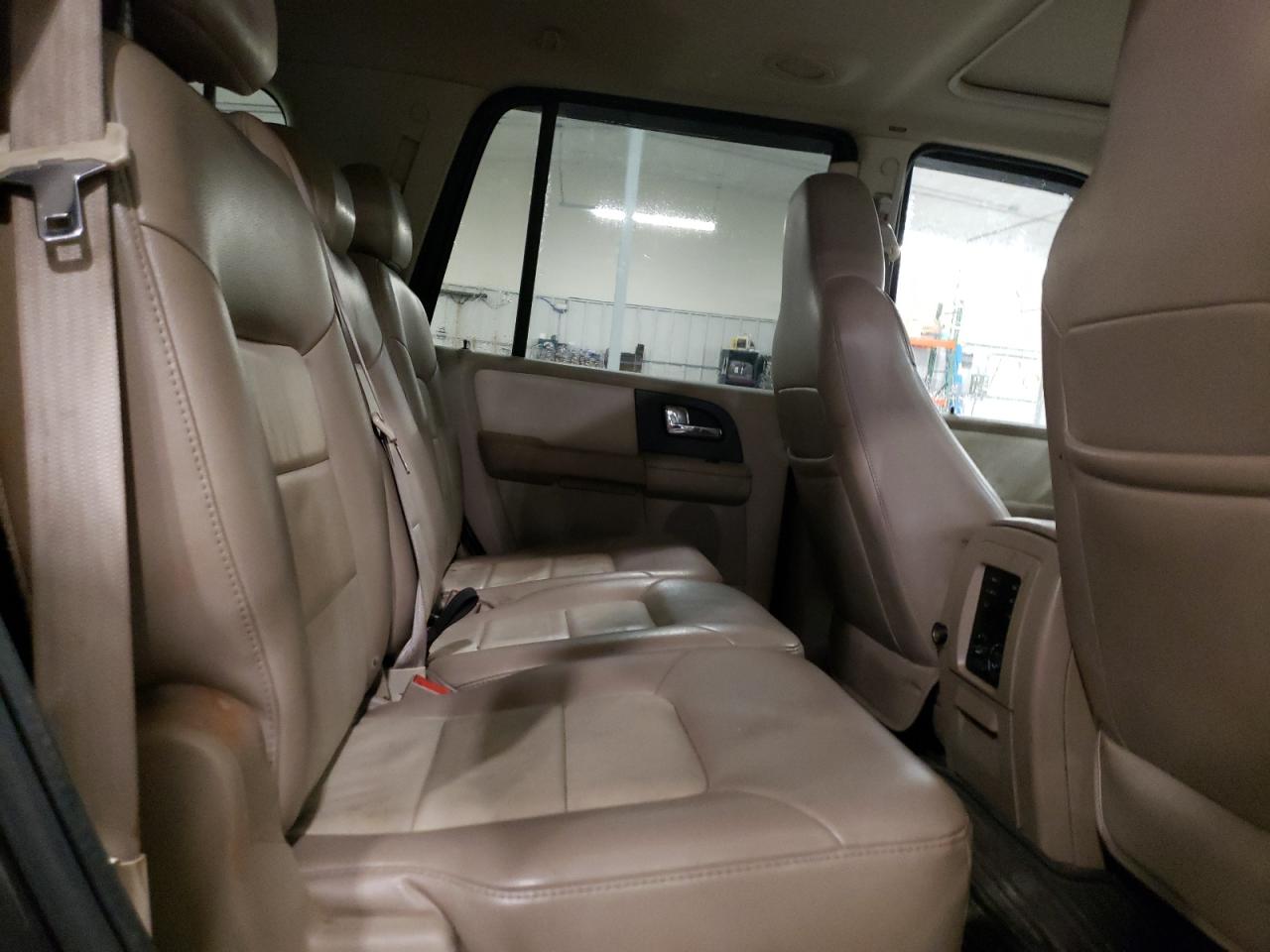 Photo 6 from auction – 2005 FORD EXPEDITION with VIN 1FMFU18515LA31585