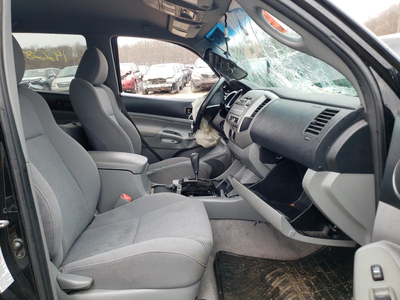 Photo 5 from auction – 2011 TOYOTA TACOMA DOU with VIN 3TMLU4EN3BM075868