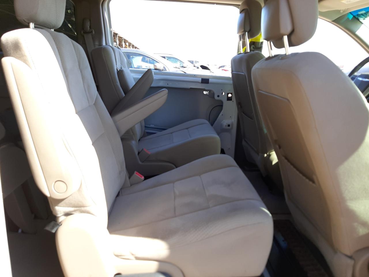 Photo 6 from auction – 2013 CHRYSLER TOWN & COU with VIN 2C4RC1BG0DR745938