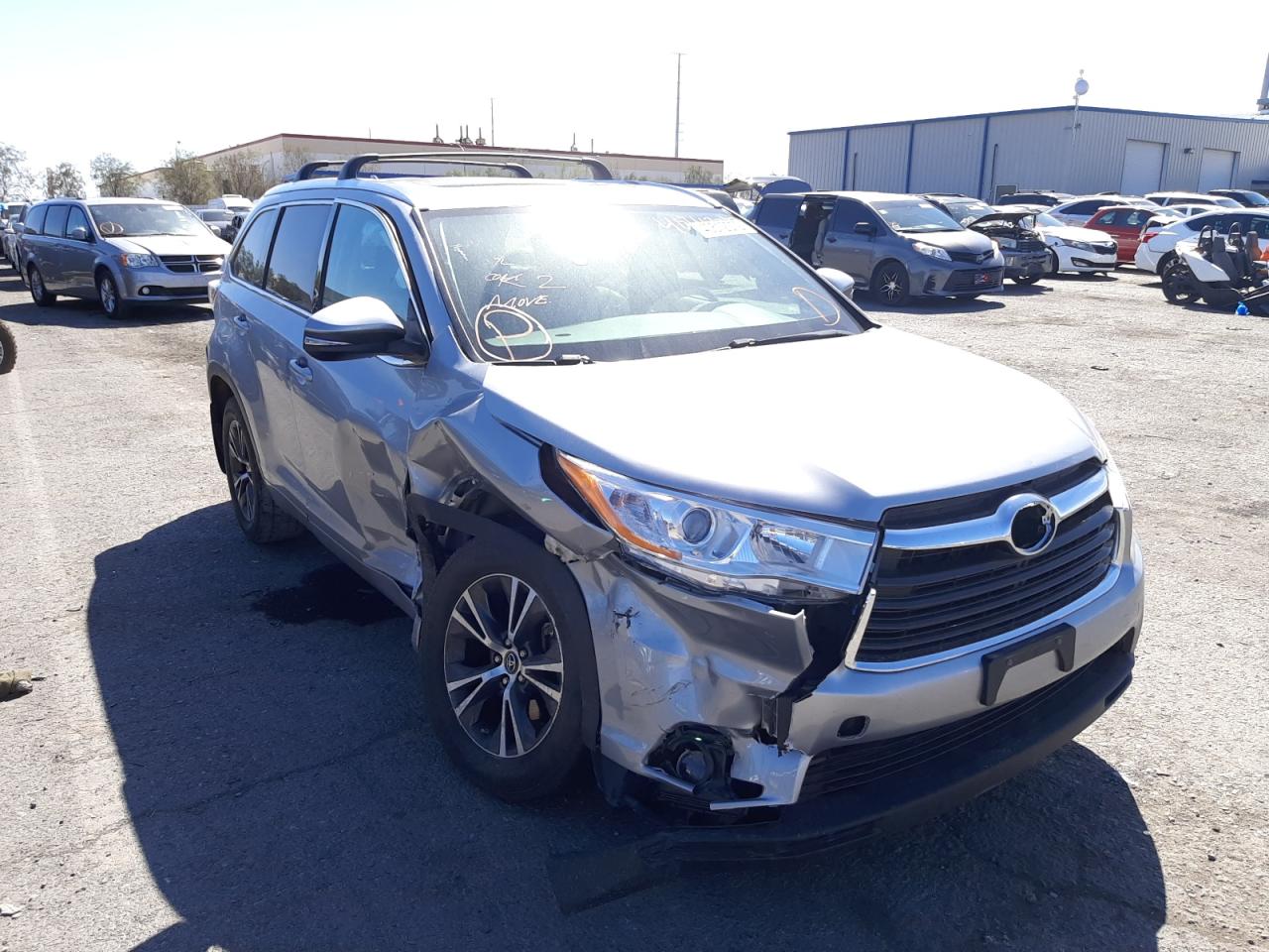 TOYOTA HIGHLANDER 2016 with VIN 5TDJKRFHXGS349643 - Photo from auction