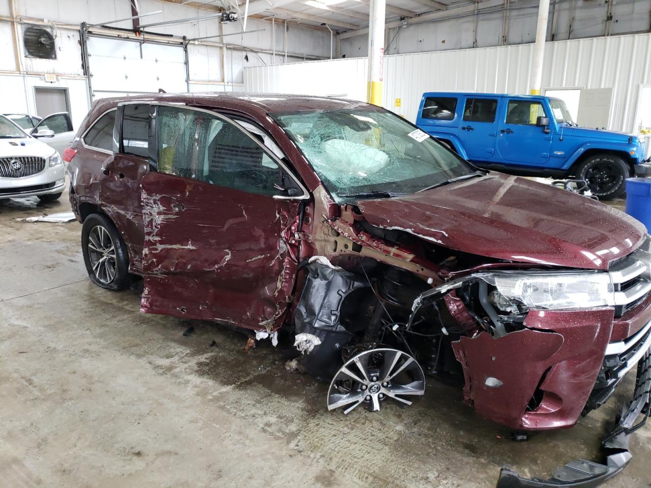 Photo 9 from auction – 2017 TOYOTA HIGHLANDER with VIN 5TDBZRFH4HS420210