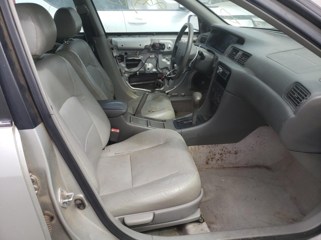 Photo 5 from auction – 2000 TOYOTA CAMRY CE with VIN 4T1BG22K6YU696684