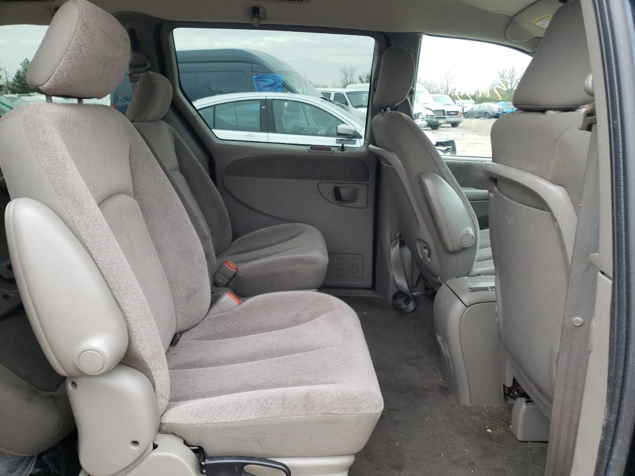 Photo 6 from auction – 2001 DODGE GRAND CARA with VIN 2B8GP74LX1R307301