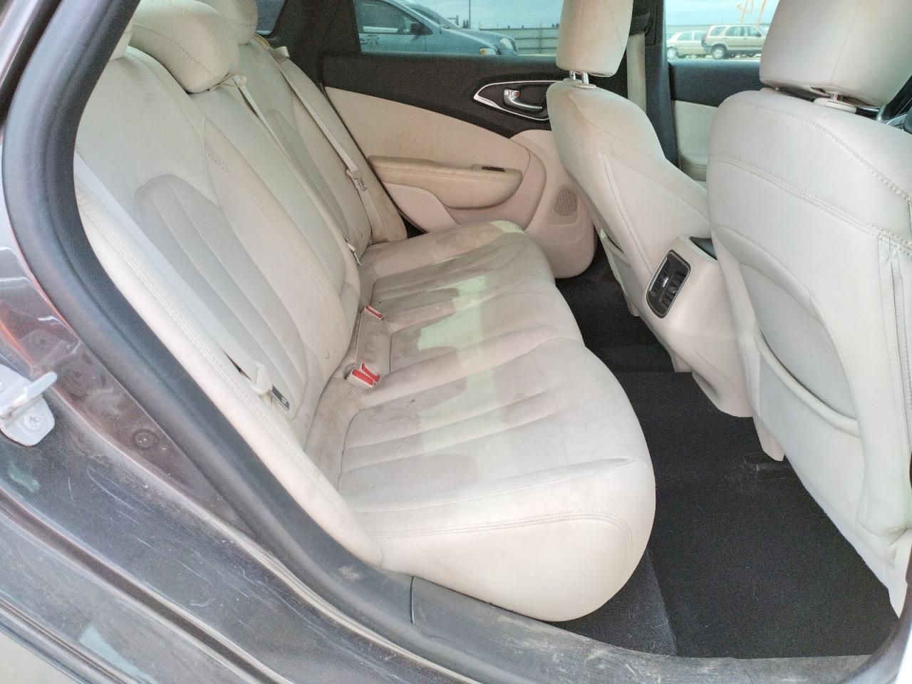 Photo 6 from auction – 2015 CHRYSLER 200 LIMITE with VIN 1C3CCCAB4FN528789