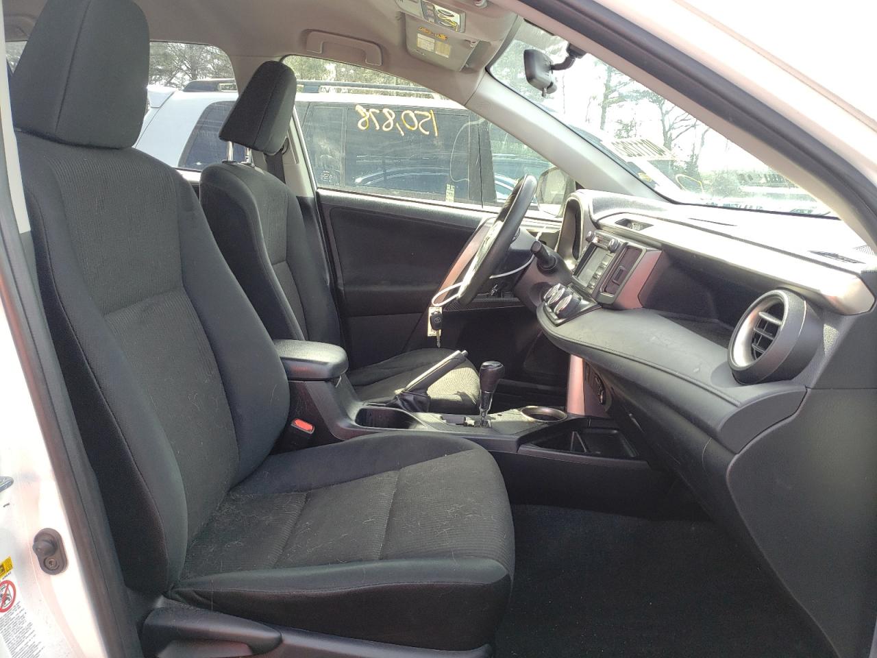 Photo 5 from auction – 2014 TOYOTA RAV4 LE with VIN JTMBFREV2ED047255