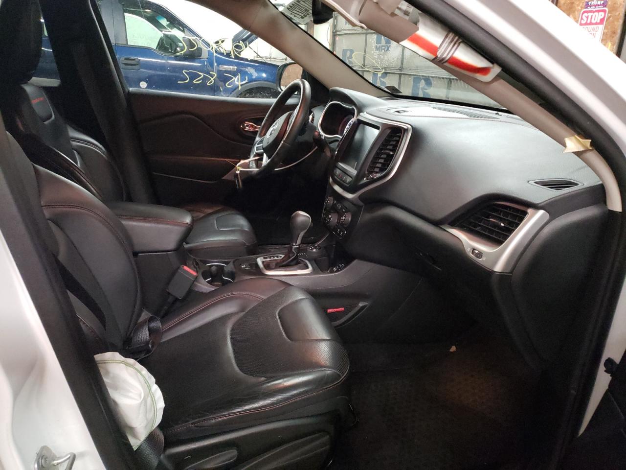 Photo 5 from auction – 2018 JEEP CHEROKEE T with VIN 1C4PJMBX9JD501881