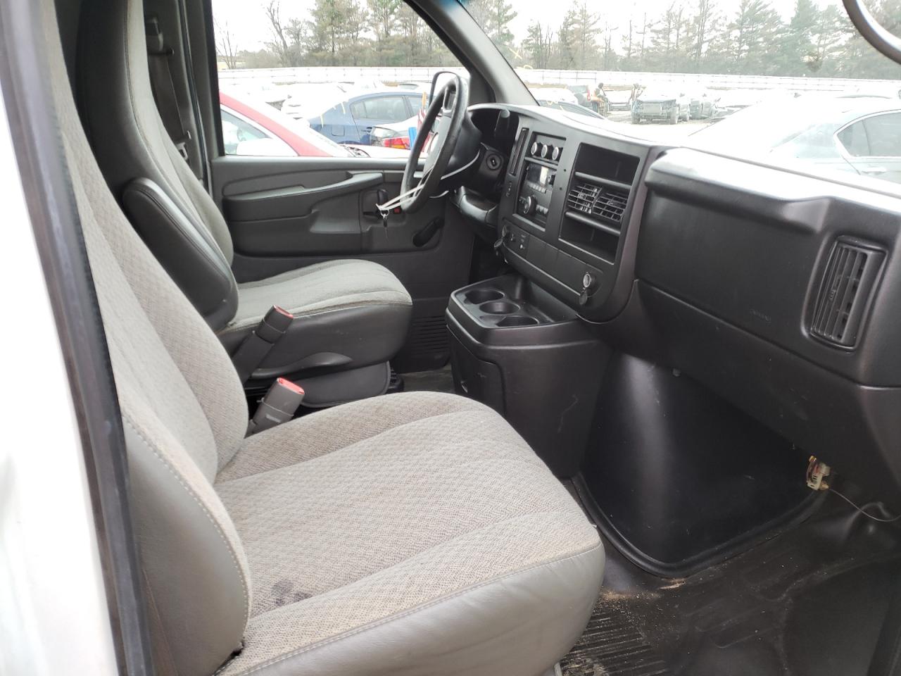 Photo 5 from auction – 2013 CHEVROLET EXPRESS G2 with VIN 1GCWGFCA0D1102489