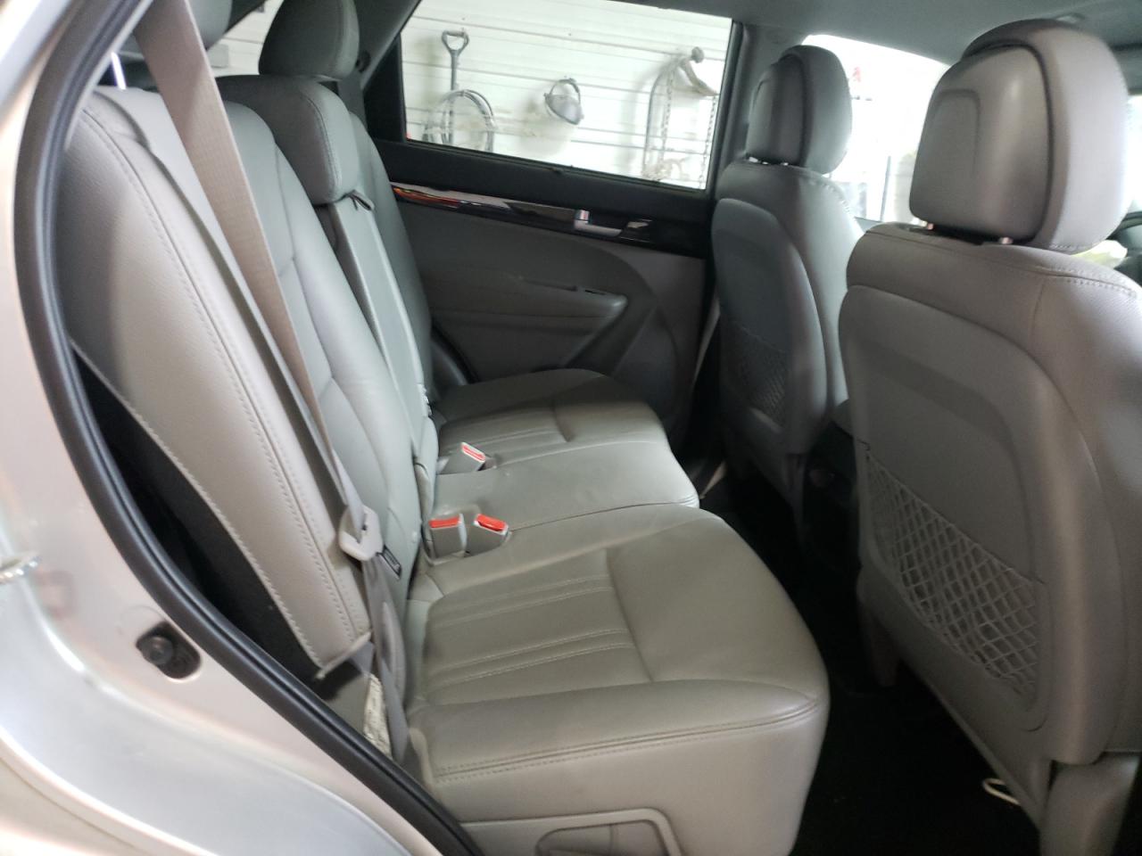 Photo 6 from auction – 2015 KIA SORENTO LX with VIN 5XYKTCA60FG636277