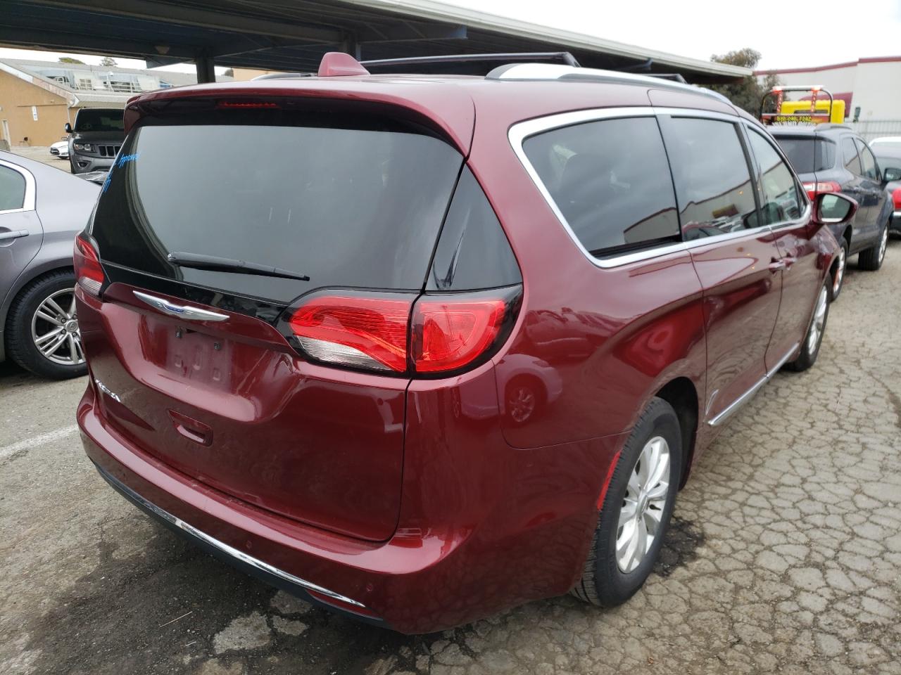 Photo 4 from auction – 2019 CHRYSLER PACIFICA T with VIN 2C4RC1BG7KR704705
