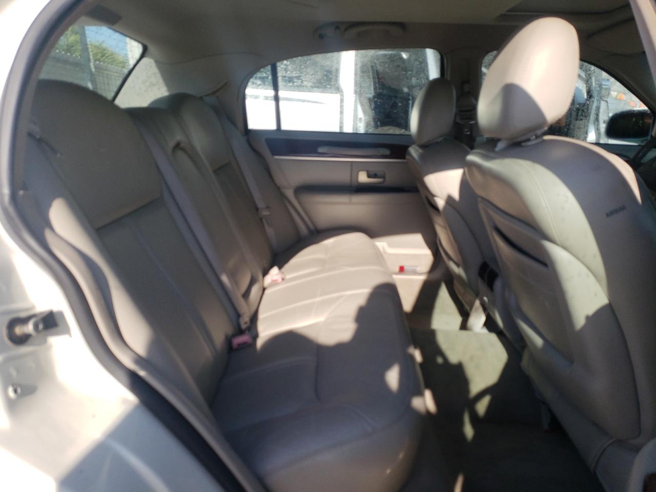 Photo 6 from auction – 2004 LINCOLN TOWN CAR U with VIN 1LNHM83W94Y659252