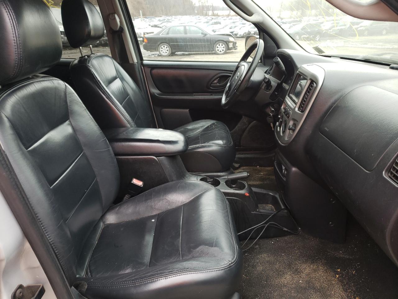 Photo 5 from auction – 2004 FORD ESCAPE LIM with VIN 1FMCU94104KA40707