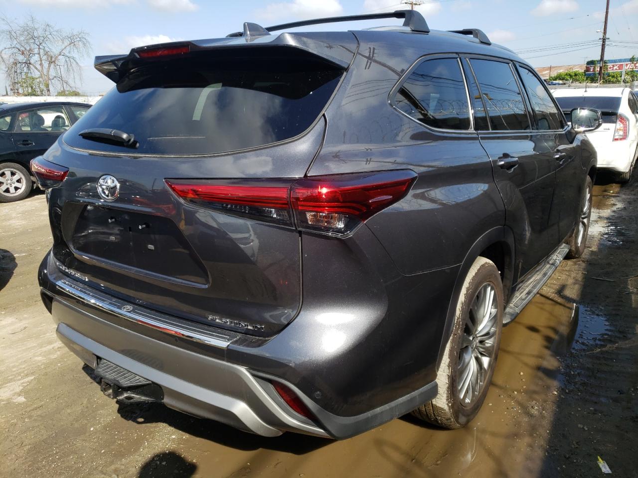 صورة رقم 4 من المزاد - 2021 TOYOTA HIGHLANDER مع VIN 5TDFZRAH4MS038407