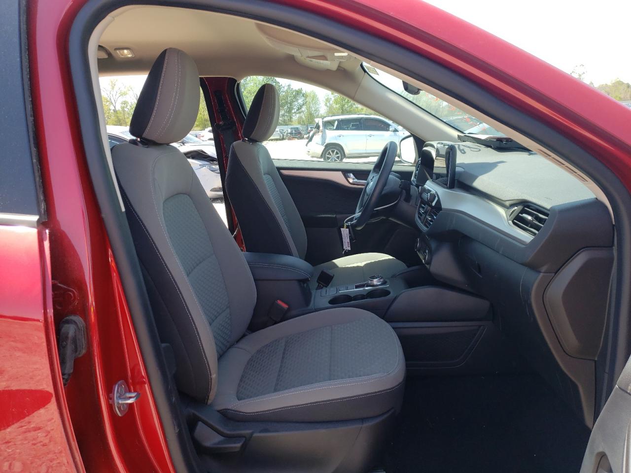 Photo 5 from auction – 2020 FORD ESCAPE SE with VIN 1FMCU0G69LUC08415