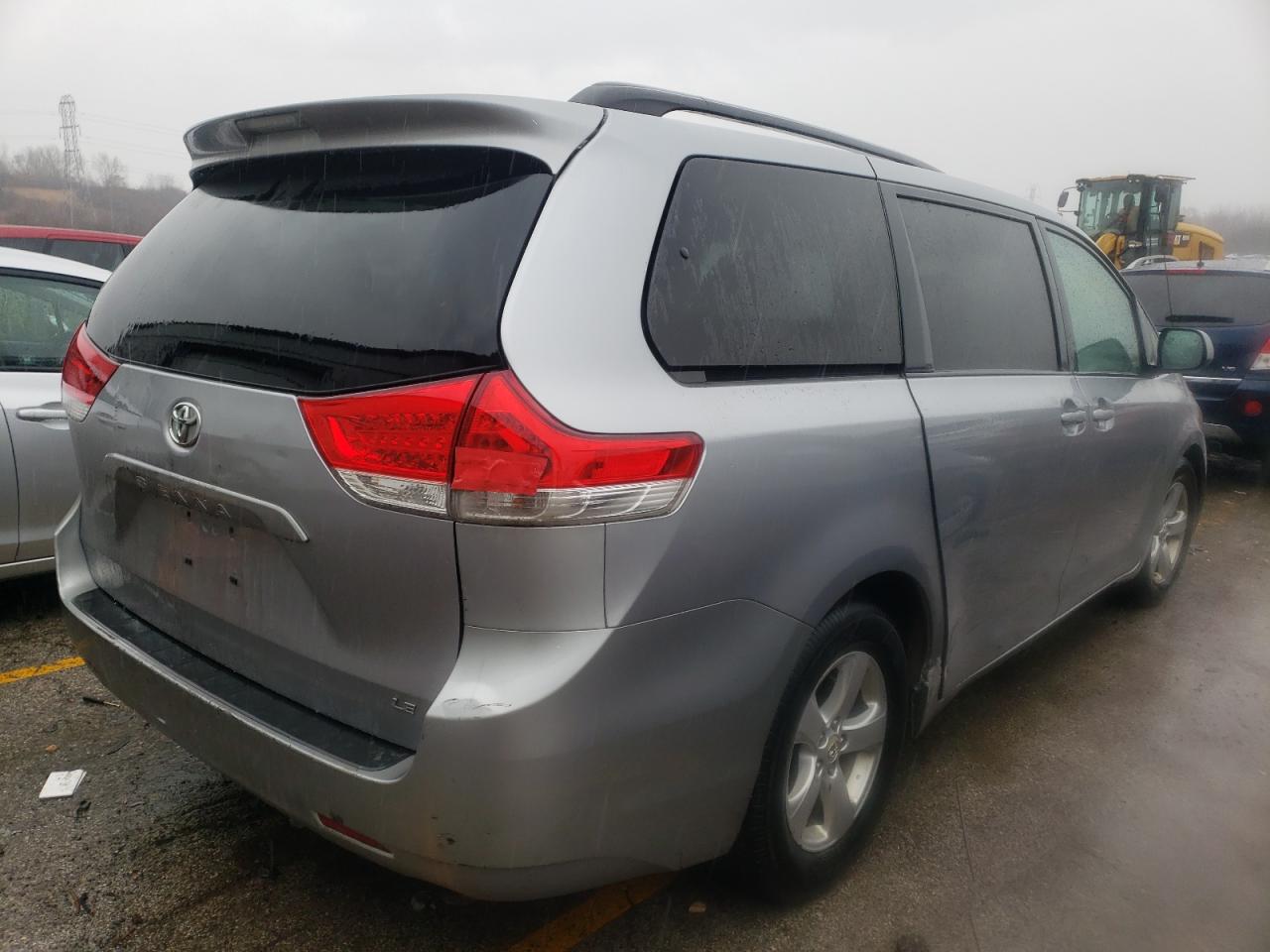 Photo 4 from auction – 2011 TOYOTA SIENNA LE with VIN 5TDKK3DC5BS010077