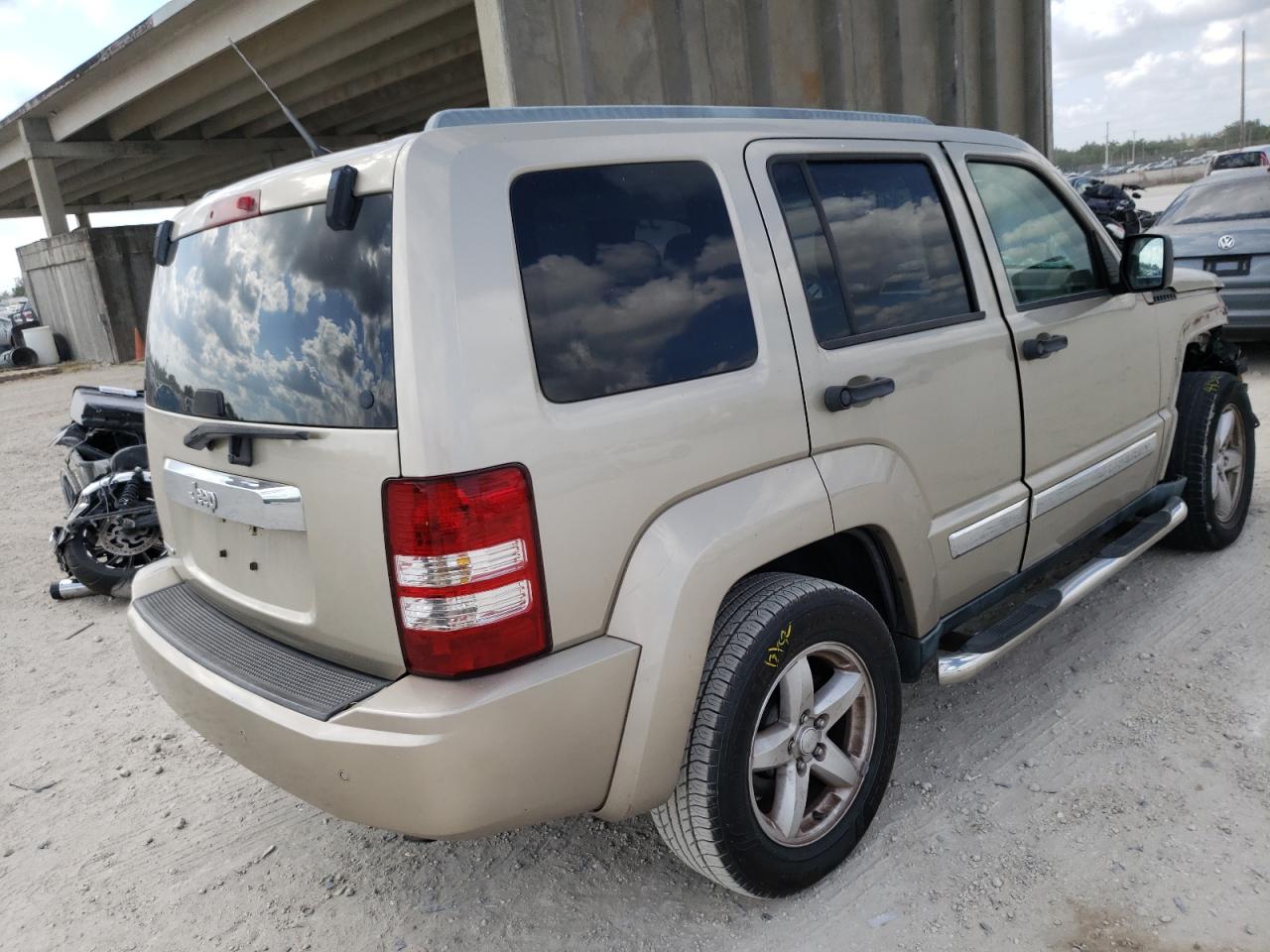 Photo 4 from auction – 2011 JEEP LIBERTY LI with VIN 1J4PP5GK2BW508947