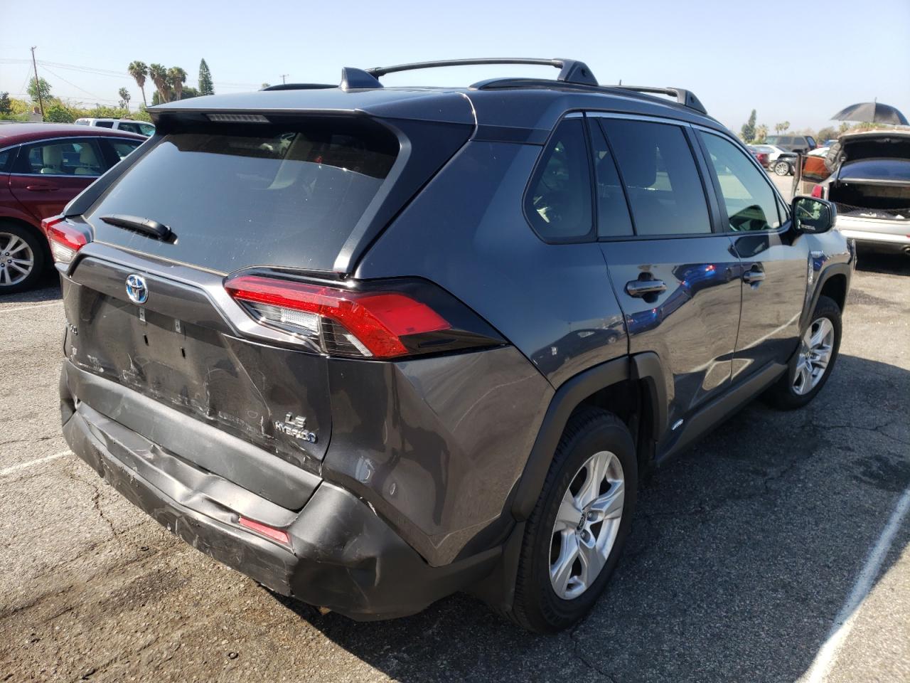 Photo 4 from auction – 2020 TOYOTA RAV4 LE with VIN JTMLWRFV8LD542947