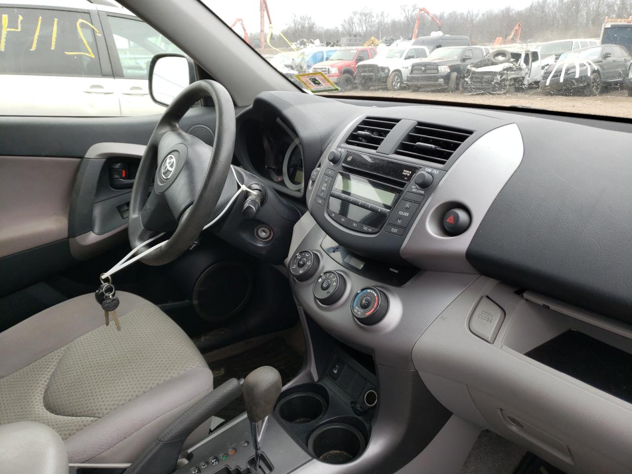 Foto 9 de la subasta – 2007 TOYOTA RAV4 con VIN JTMBK33VX76015849