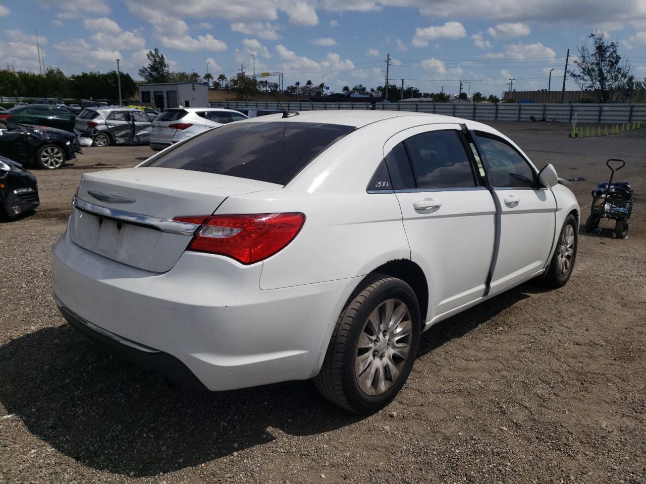 Photo 4 from auction – 2012 CHRYSLER 200 LX with VIN 1C3CCBAB4CN127670