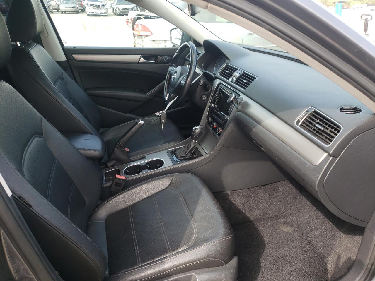 Photo 5 from auction – 2014 VOLKSWAGEN PASSAT SE with VIN 1VWBN7A33EC004512