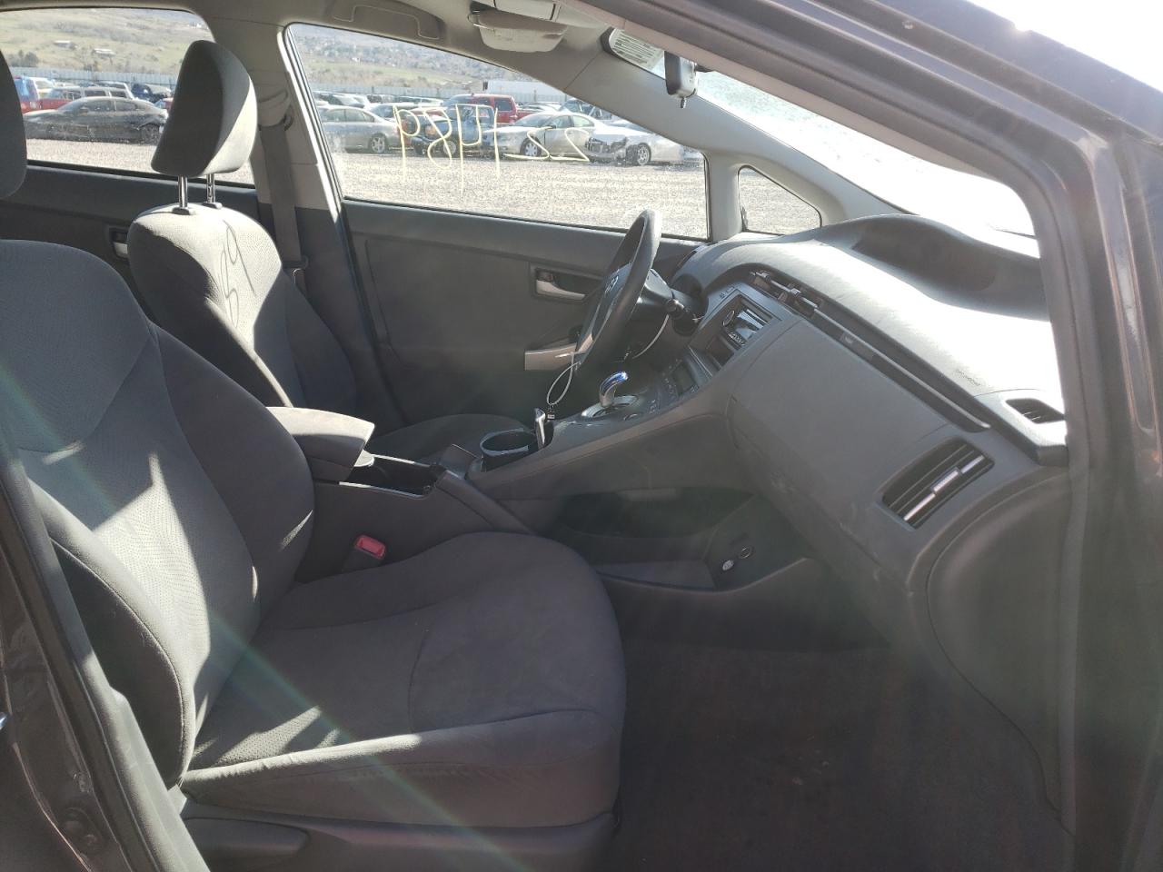 Photo 5 from auction – 2011 TOYOTA PRIUS with VIN JTDKN3DU3B0275681
