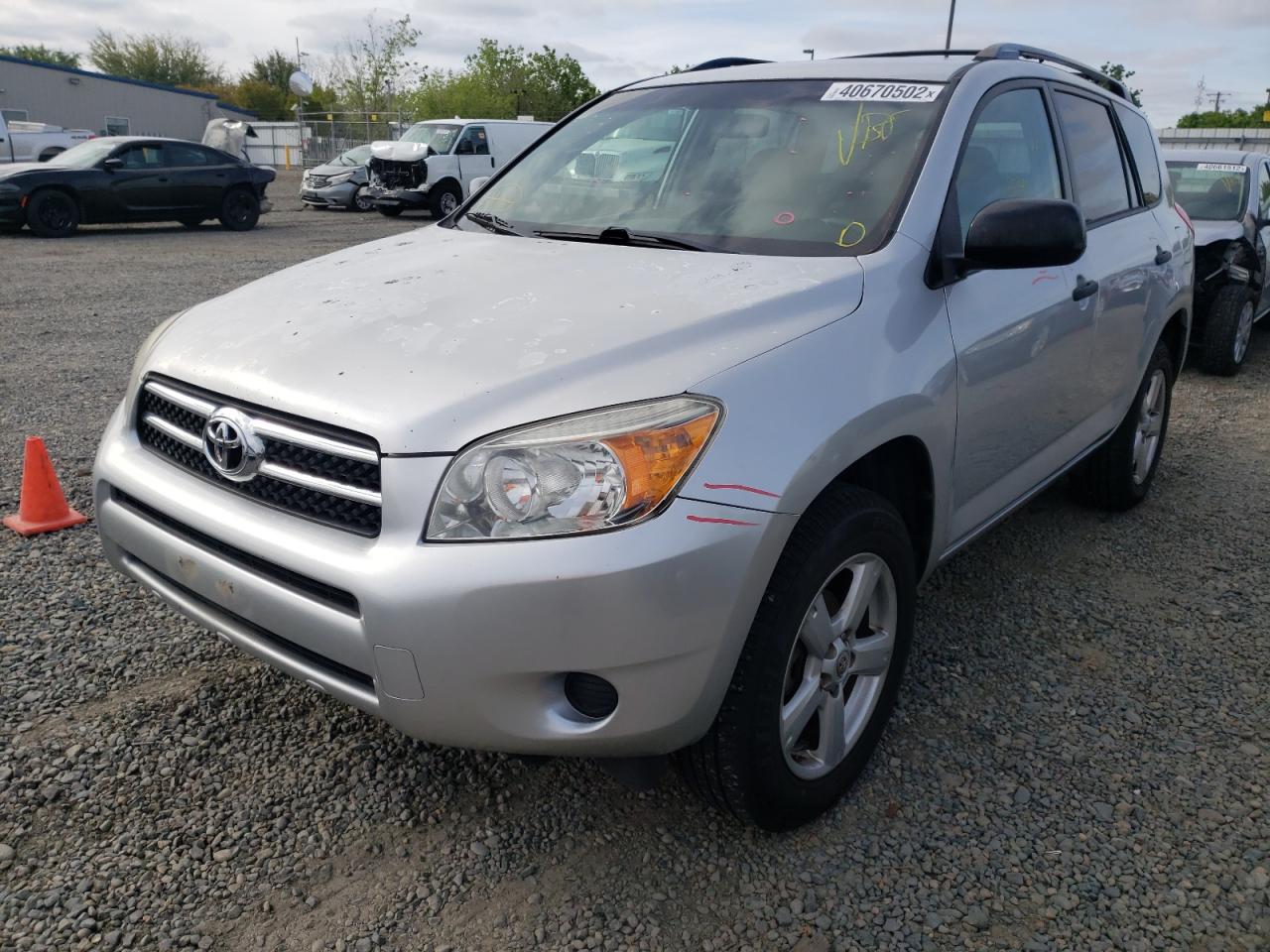 Photo 2 from auction – 2007 TOYOTA RAV4 with VIN JTMBD33V675070296