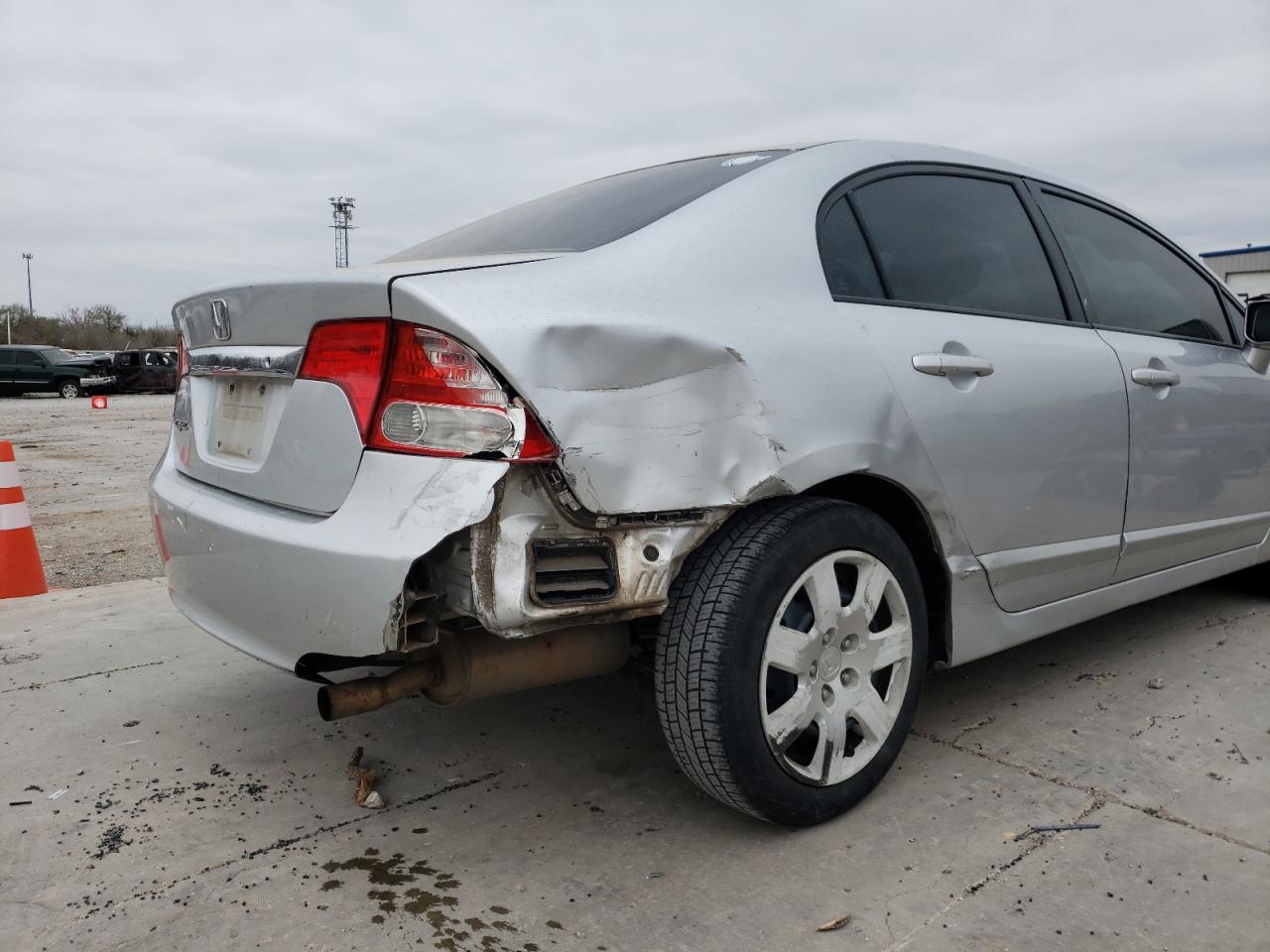 Photo 9 from auction – 2011 HONDA CIVIC LX with VIN 2HGFA1F5XBH305652
