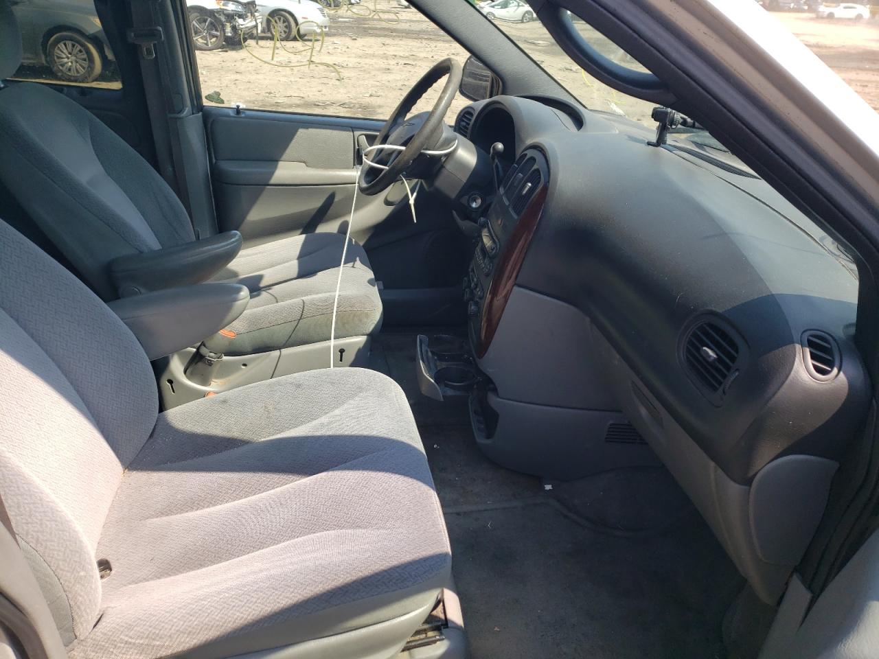 Photo 5 from auction – 2004 CHRYSLER TOWN & COU with VIN 1C4GP44R74B537940