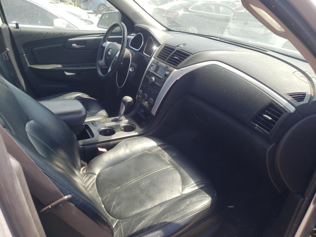 Фото 5 с аукциона – 2010 CHEVROLET TRAVERSE L с VIN 1GNLRFED7AS121302