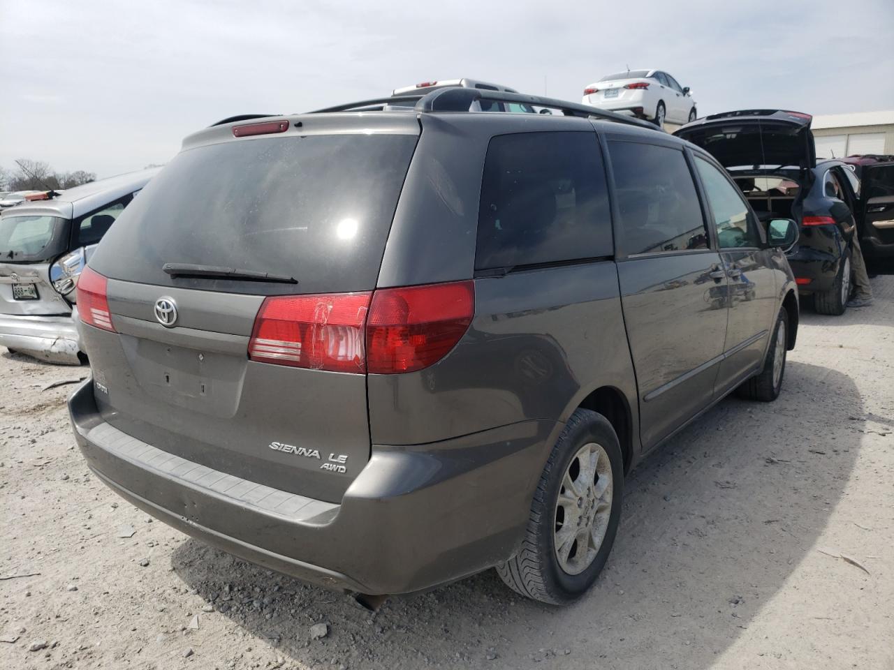 Photo 4 from auction – 2004 TOYOTA SIENNA LE with VIN 5TDBA23C14S026522