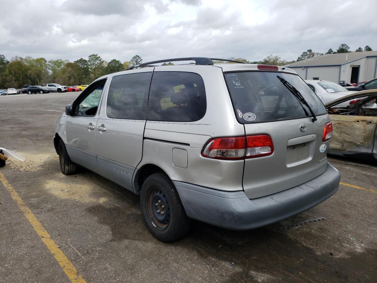 Photo 3 from auction – 2002 TOYOTA SIENNA LE with VIN 4T3ZF13C62U503418