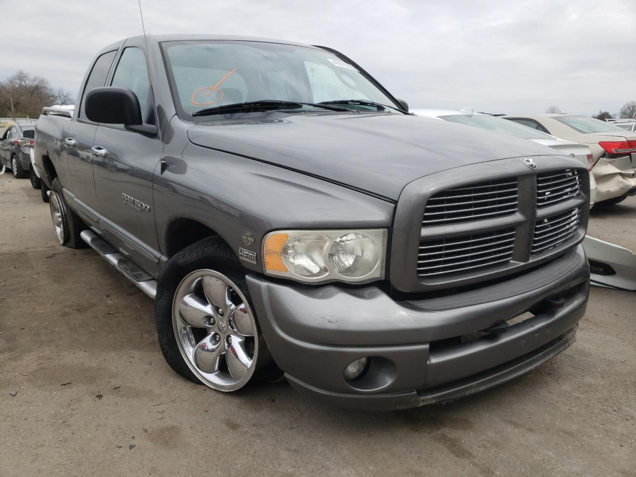 DODGE RAM 1500 S 2005 مع رقم تعريف المركبة 1D7HA18D45S355252 - صورة من المزاد