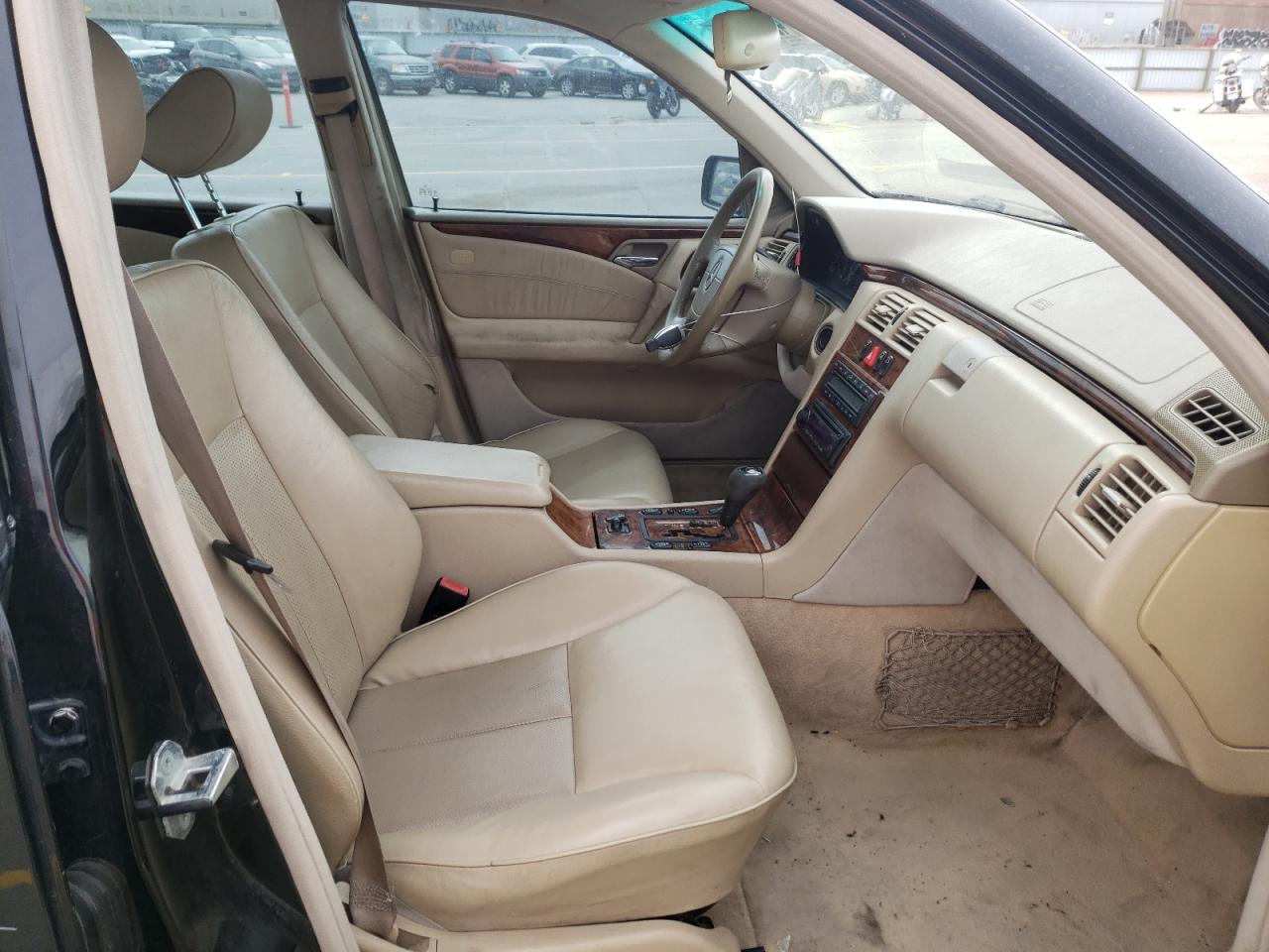 Photo 5 from auction – 1999 MERCEDES-BENZ E 320 with VIN WDBJF65H1XA919545