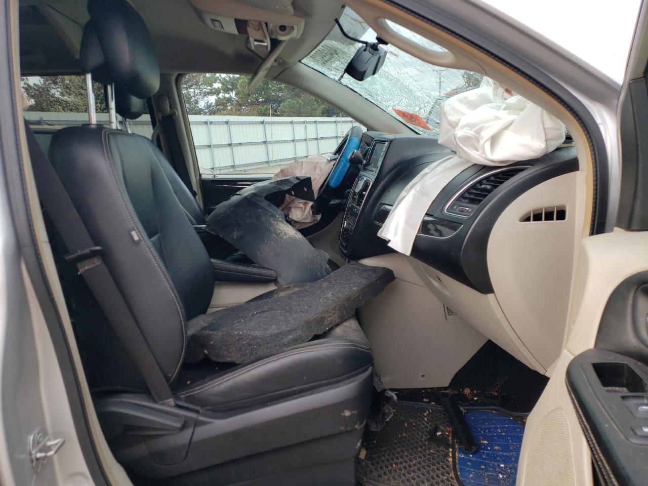 Photo 5 from auction – 2012 CHRYSLER TOWN & COU with VIN 2C4RC1BG9CR387706