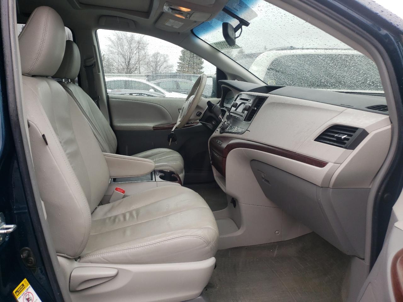 Photo 5 from auction – 2011 TOYOTA SIENNA XLE with VIN 5TDYK3DC5BS148972