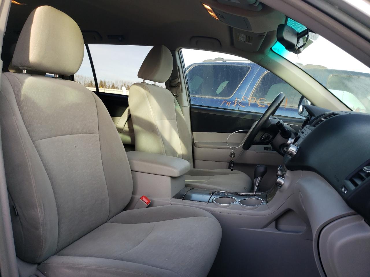 Photo 5 from auction – 2012 TOYOTA HIGHLANDER with VIN 5TDBK3EH2CS114134