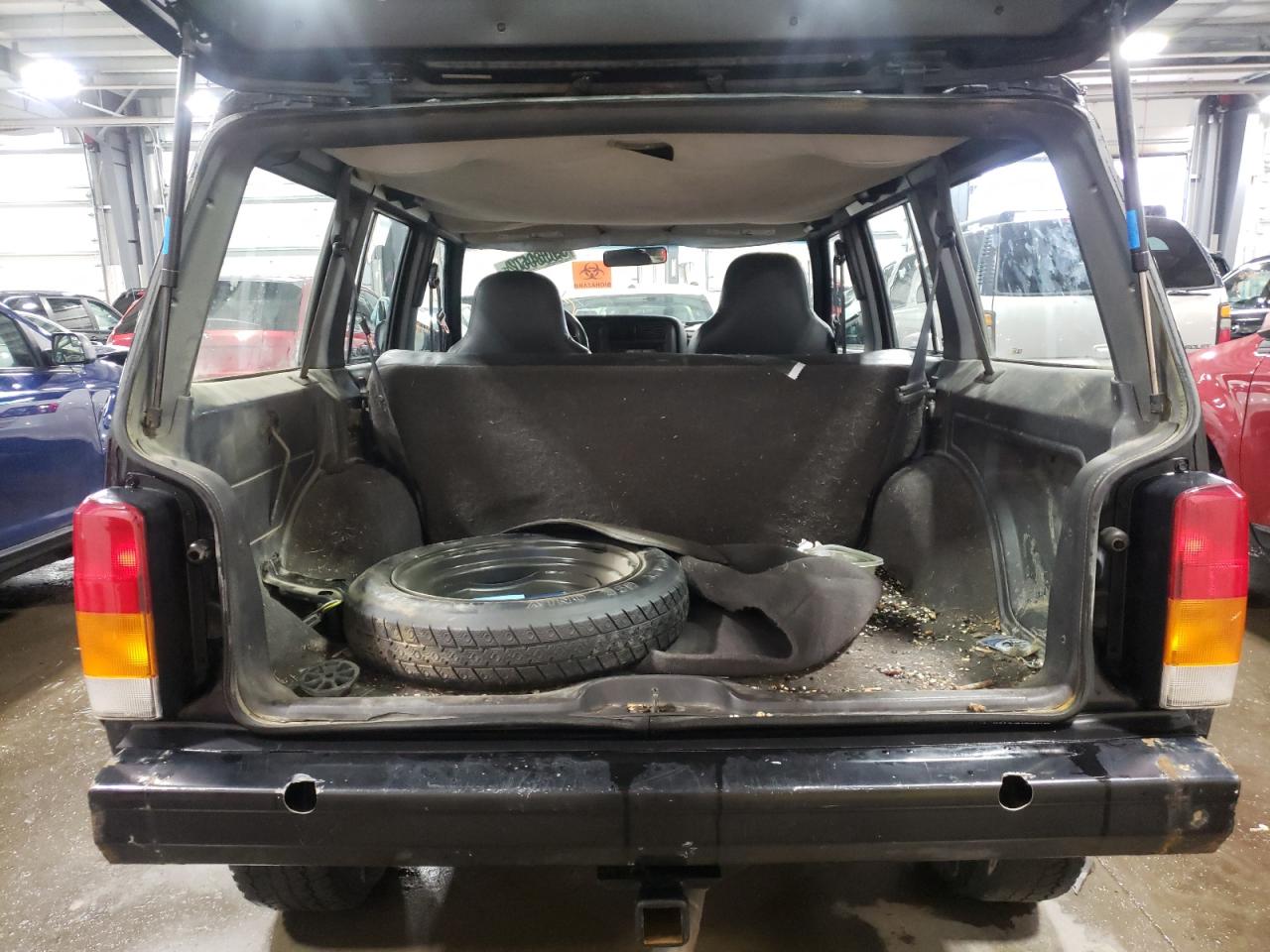 Photo 9 from auction – 2000 JEEP CHEROKEE S with VIN 1J4FF48S4YL146217
